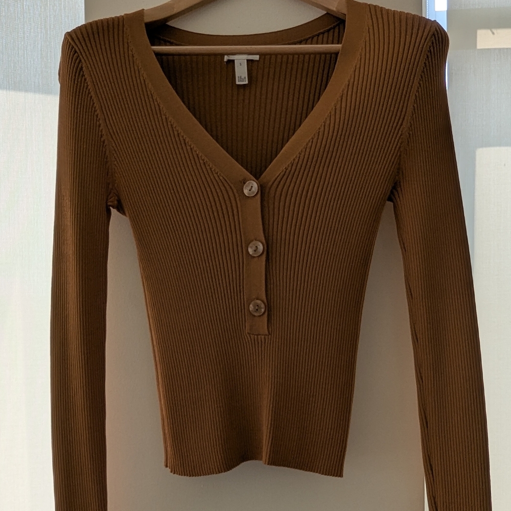 Leith V-Neck Brown Ribbed Button-Up Sweater - Picture 3 of 12